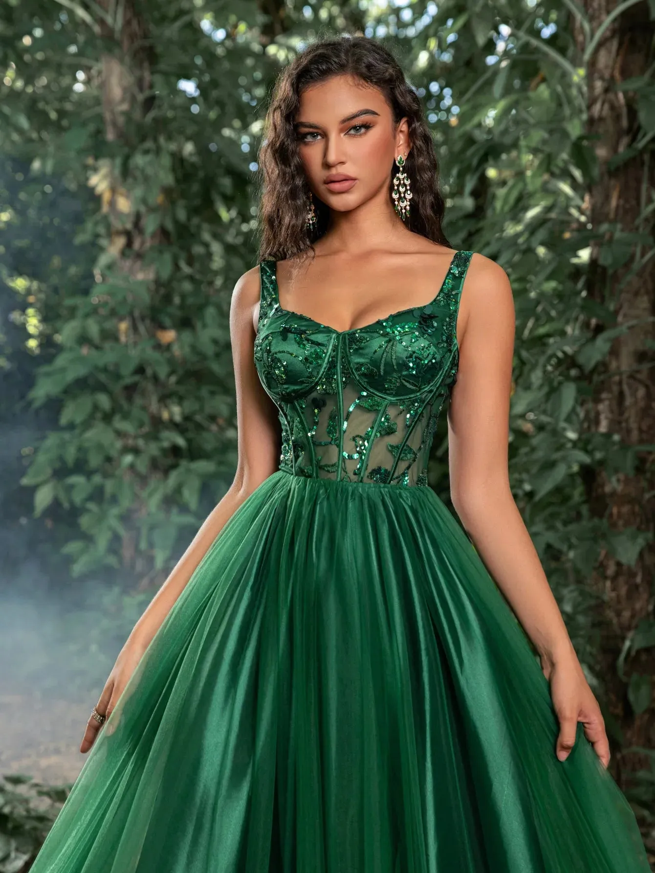 Gorgeous Floral Applique Detail Bodice Contrast Tulle Hem Prom Dress