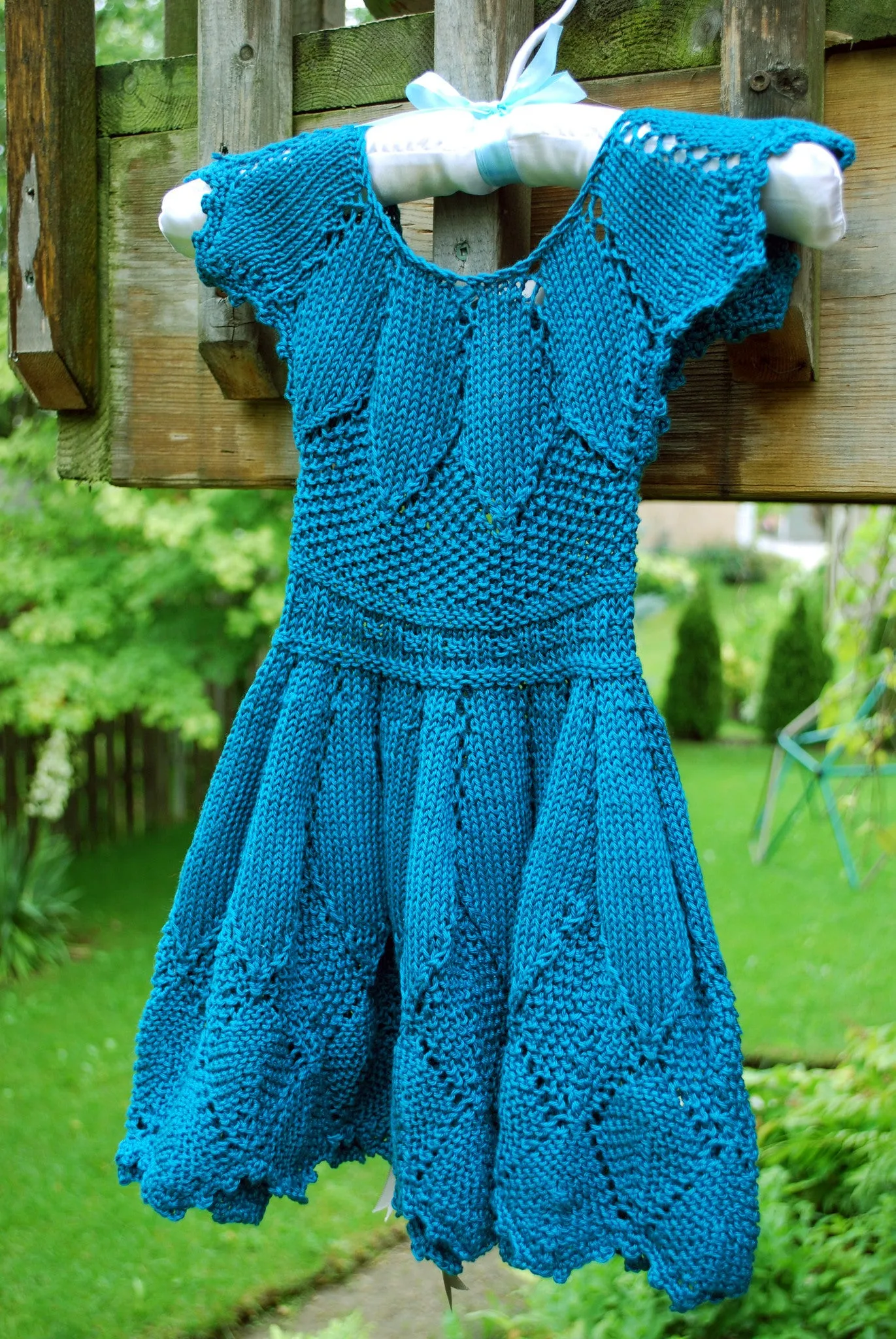 Madalena Dress Pattern (PDF) - Knitting Pattern by Phibersmith Designs