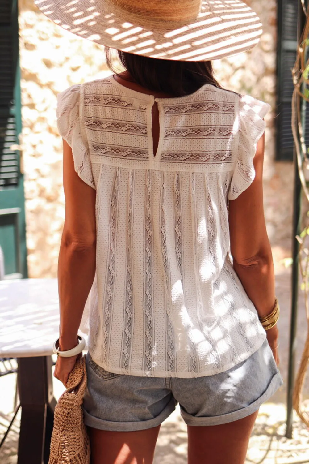 White Ruffled Lace Splicing Flowy Crewneck Sleeveless Shirt – Effortless Elegance, Full of Sass 👗✨