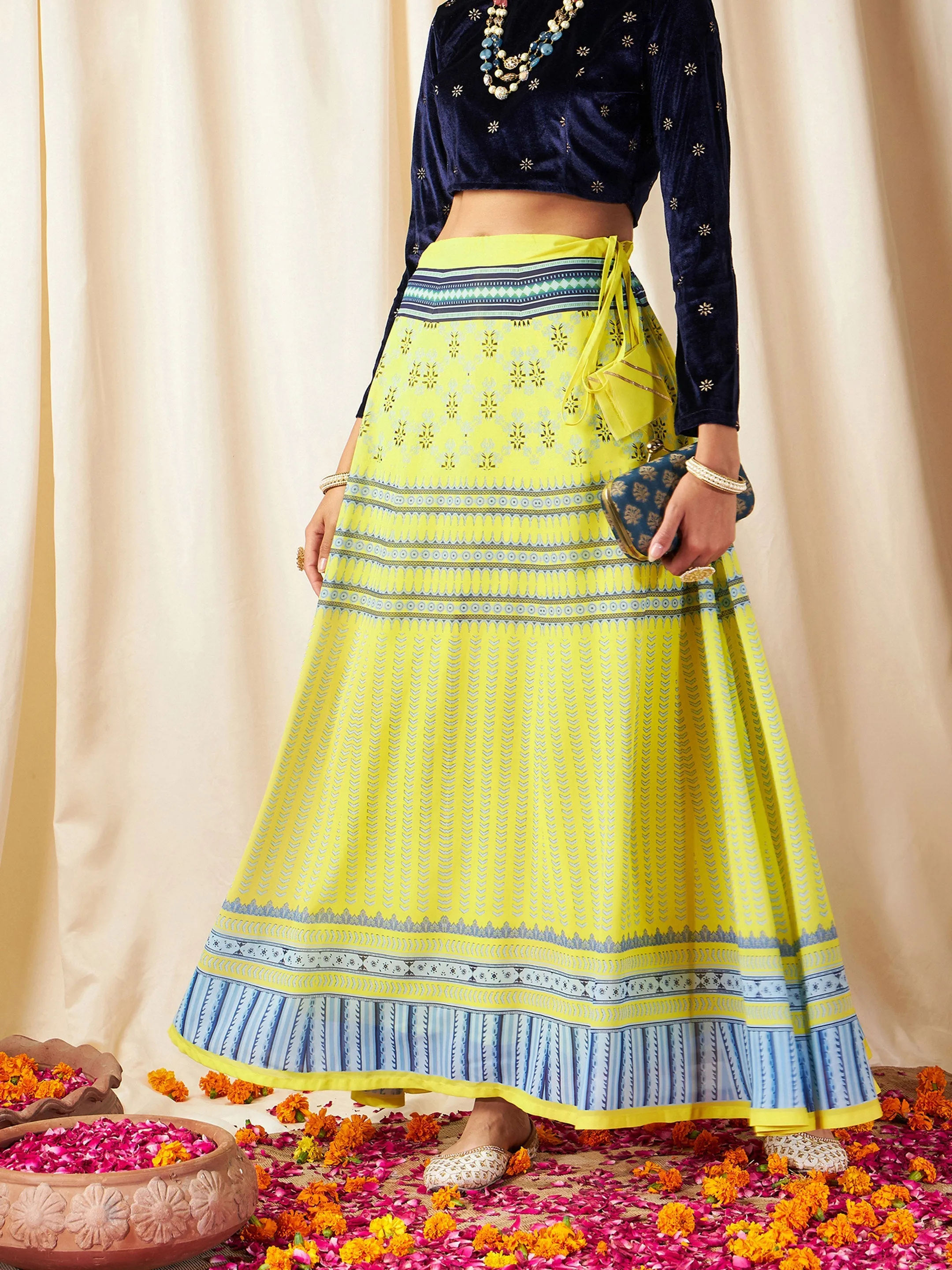 Women Yellow Geometric Bias Flared Skirt